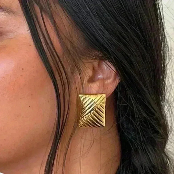 Yellow Gold Women's 18K Gold Plated Stainless Steel Striped Earring - Picture 1 of 10